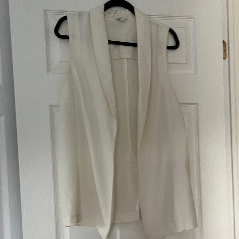 #48.Reitmans Textured Cream Top